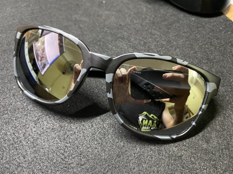 KÍNH THỂ THAO AKIWEI BLACK CAMO GREY