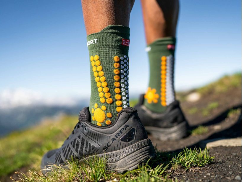  TẤT CHẠY BỘ COMPRESSPORT PRO RACING SOCKS V4.0 TRAIL 