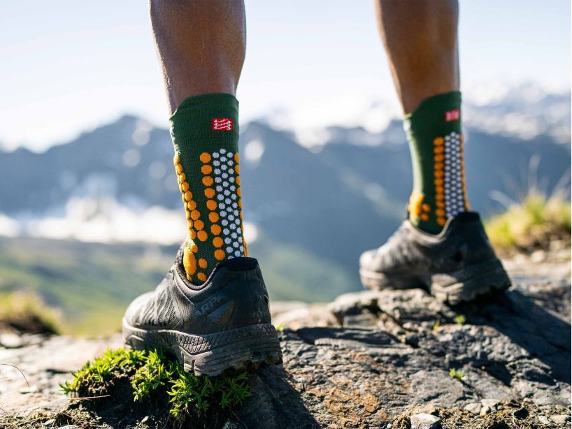  TẤT CHẠY BỘ COMPRESSPORT PRO RACING SOCKS V4.0 TRAIL 