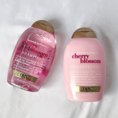 Dầu Gội Cấp Ẩm Cho Tóc OGX Heavenly Hydration + Cherry Blossom Shampoo 385ml