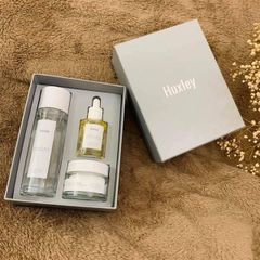 Bộ Kit Dưỡng Ẩm Sâu Dành Cho Da Khô Huxley Extra Moisture Trio Set 3 Món