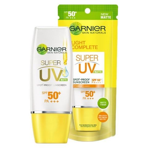Kem Chống Nắng Kiềm Dầu Sáng Da Garnier Light Complete Super UV Matte SPF50+ PA+++