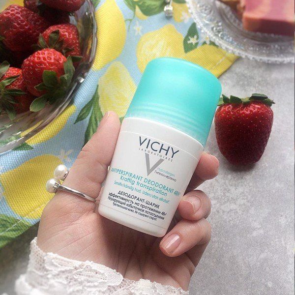 Lăn khử mùi giúp khô thoáng Vichy Antiperspirant Deodorant 48h 50ml