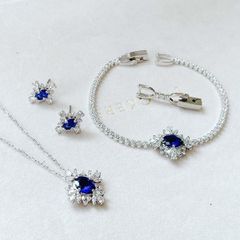 Bộ khuyên và lắc tay Swarovski