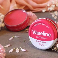 Kem dưỡng hồng - trị thâm môi Vaseline