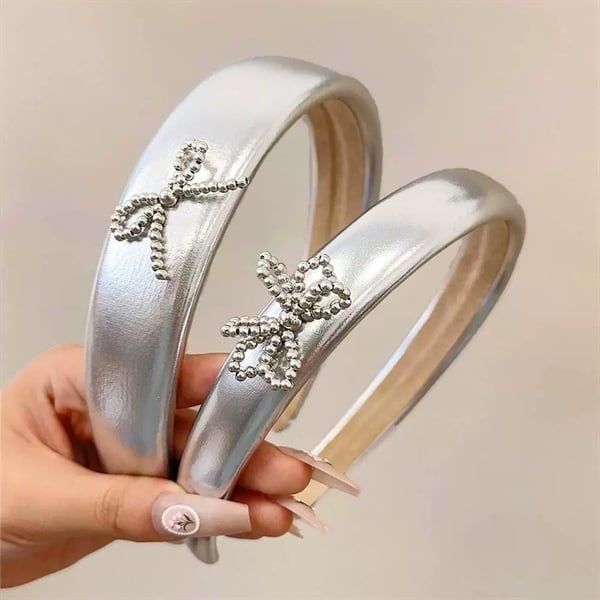Bờm dày ánh bạc nơ nhỏ