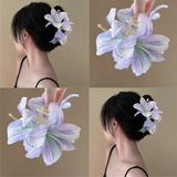 Kẹp càng cua hoa loa kèn