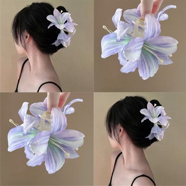 Kẹp càng cua hoa loa kèn