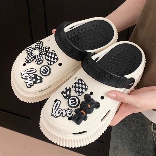 Dép cross charm gấu love tone đen