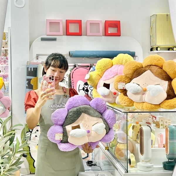 Gối hoa CryBaby (bản dupe) 48cm