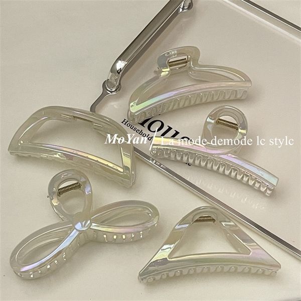 Kẹp càng cua trắng ngà ánh xà cừ