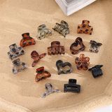 Kẹp càng cua mini trong chấm bi
