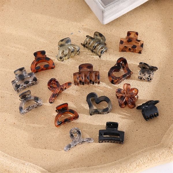 Kẹp càng cua mini trong chấm bi