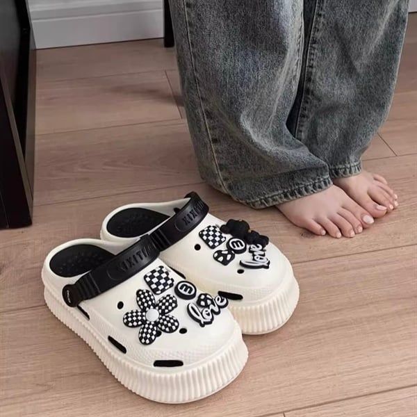 Dép cross charm gấu love tone đen