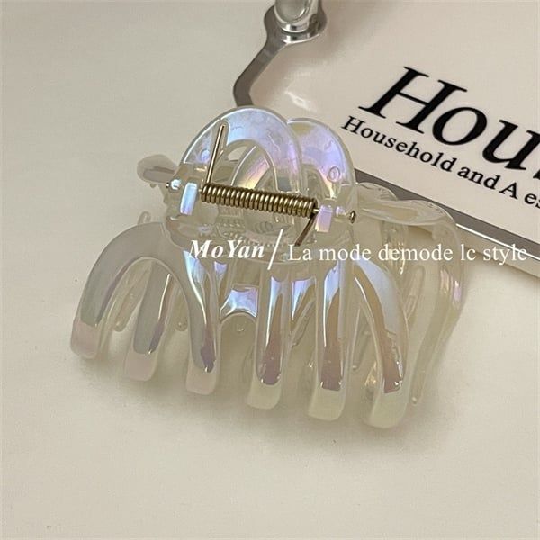 Kẹp càng cua trắng ngà ánh xà cừ