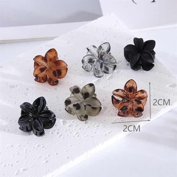 Kẹp càng cua mini trong chấm bi