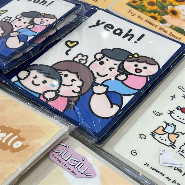 Album ảnh gia đình ôm nhau chibi