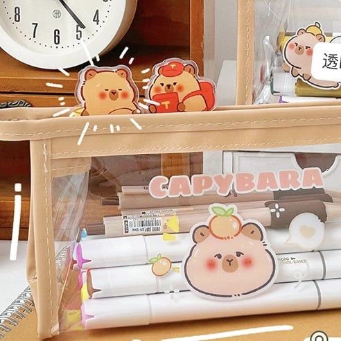 Hộp bút trong tam giác Capybara