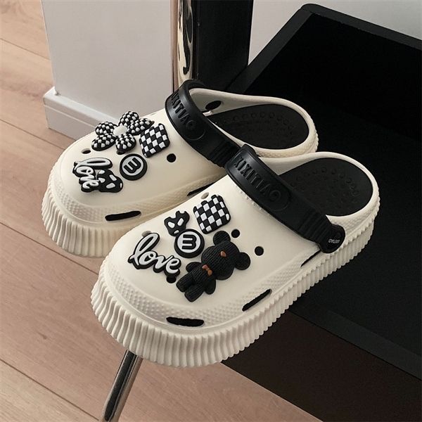 Dép cross charm gấu love tone đen