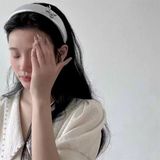 Bờm dày ánh bạc nơ nhỏ