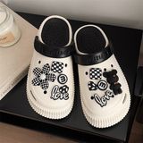 Dép cross charm gấu love tone đen