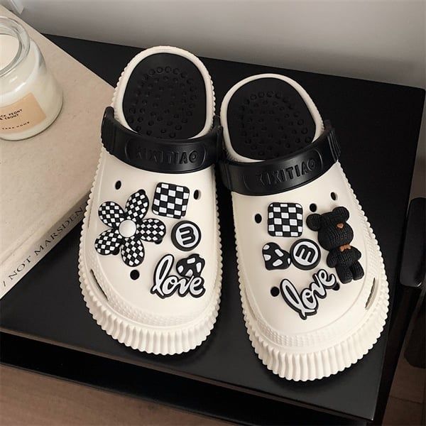 Dép cross charm gấu love tone đen