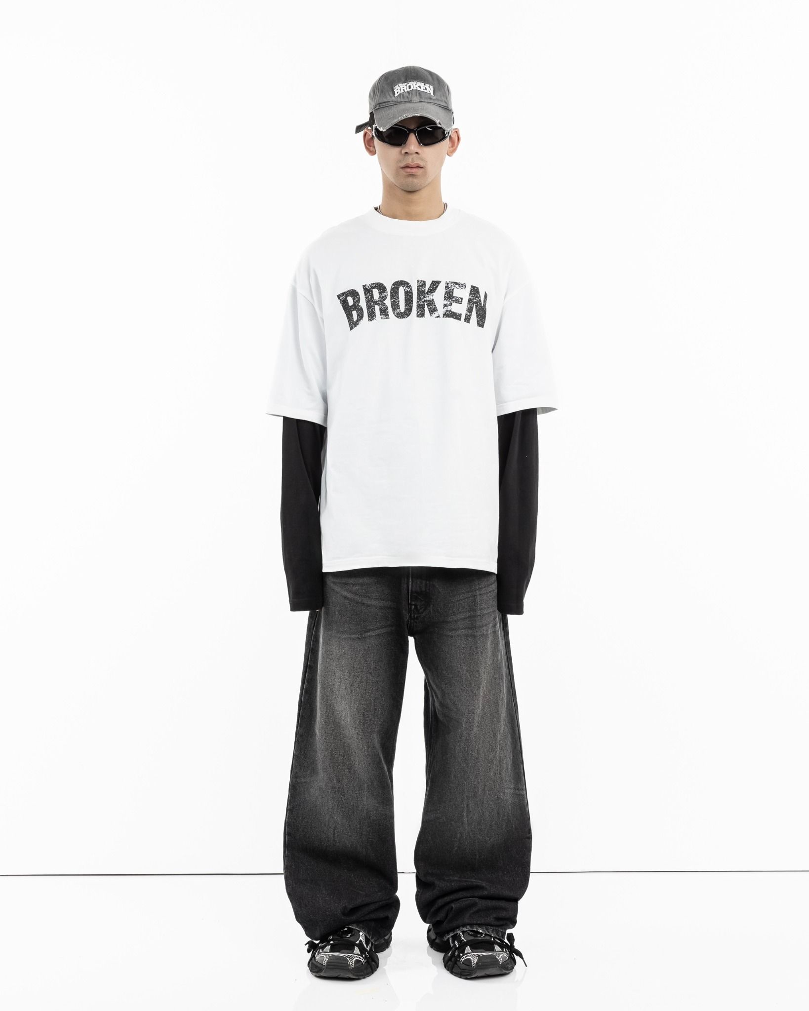 BROKEN OVERSIZED TEE (WHITE)