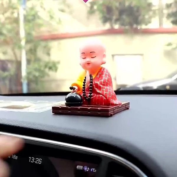 Tượng Chú Tiểu Gõ Mõ Gật Đầu Sử Dụng Năng Lượng Mặt Trời, Tượng Sư Thầy Gõ Mõ