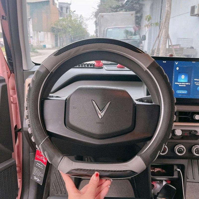 BỌC VÔ LĂNG THỂ THAO SILICON CAO CẤP GÂN NỔI 3D DÁNG D-CUT CHO VINFAST