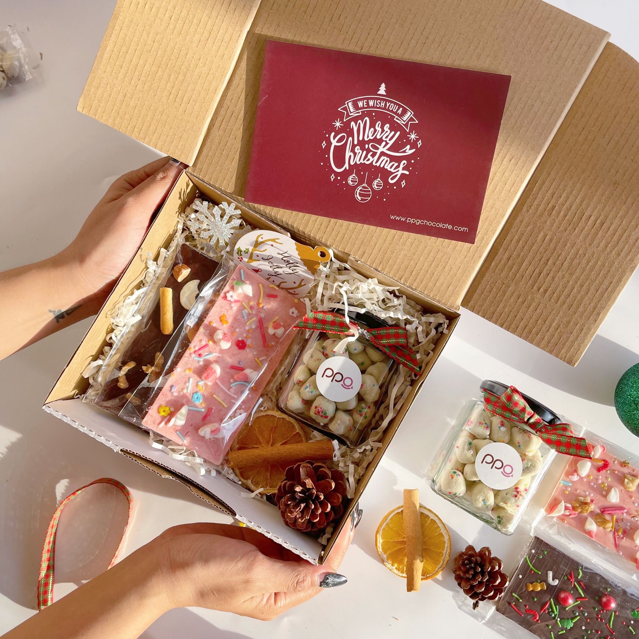  Sweet Holly Jolly Box - Set Quà Tặng Giáng Sinh by PPG CHOCOLATE 