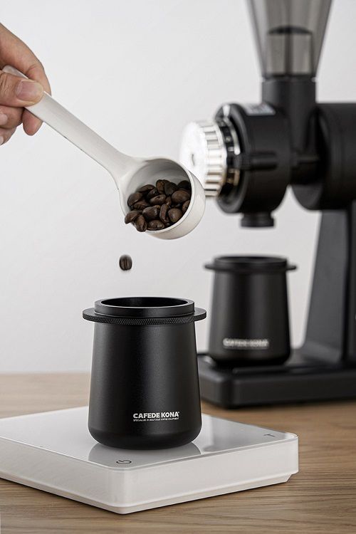 Ly Dosing Đong Hứng Đựng bột Cà Phê Sau Khi Xay tay cầm 58mm Cafede Kona - Đen