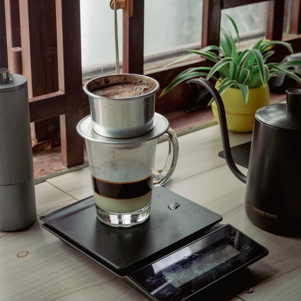 Cà phê rang xay nguyên chất FELI thơm quyến rũ, hậu ngọt đắng đậm, dùng pha phin, pha máy từ Mountain Pearl Roastery