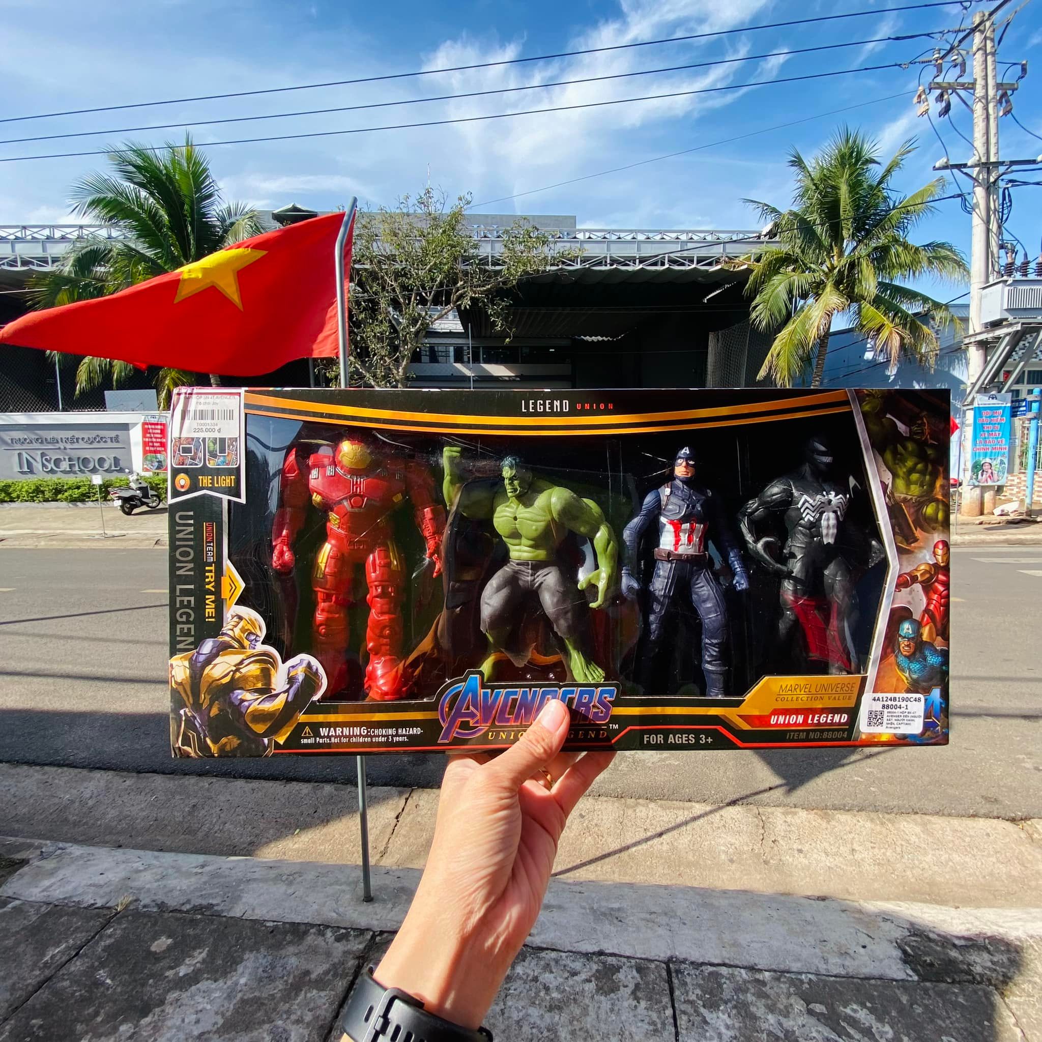 88004-1 HỘP SN 4T AVENGER ĐÈN (NGƯỜI SẮT, NGƯỜI XANH, NHỆN, CAPTIAN) Avengers