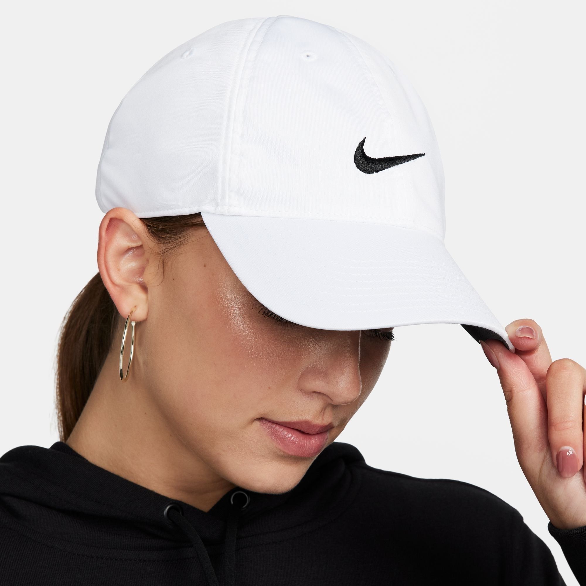 Mũ training nike Club FB5628-100