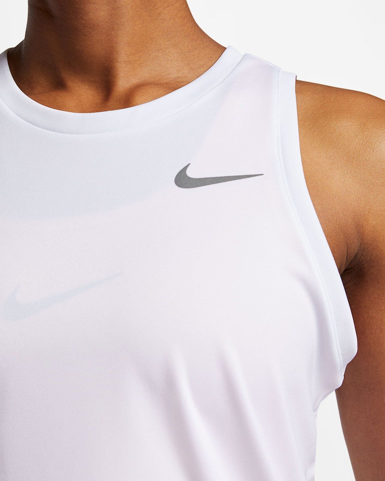 Áo running Nike nữ AJ8103-100