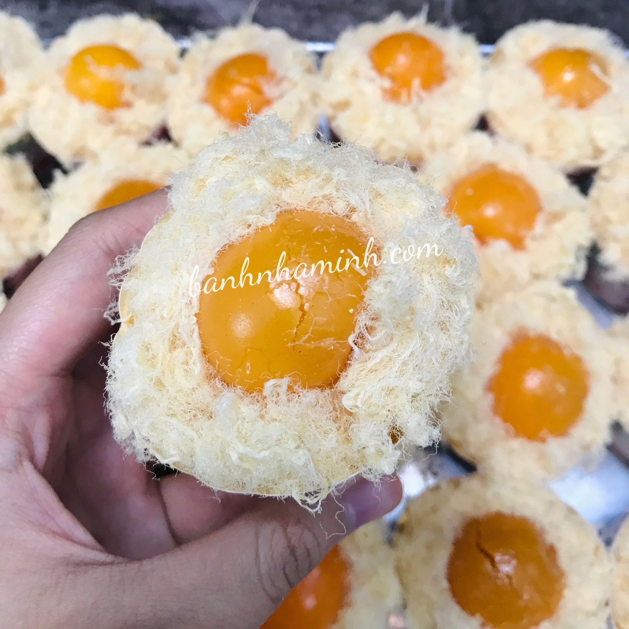 Cupcakes bông lan trứng muối - cốt truyền thống