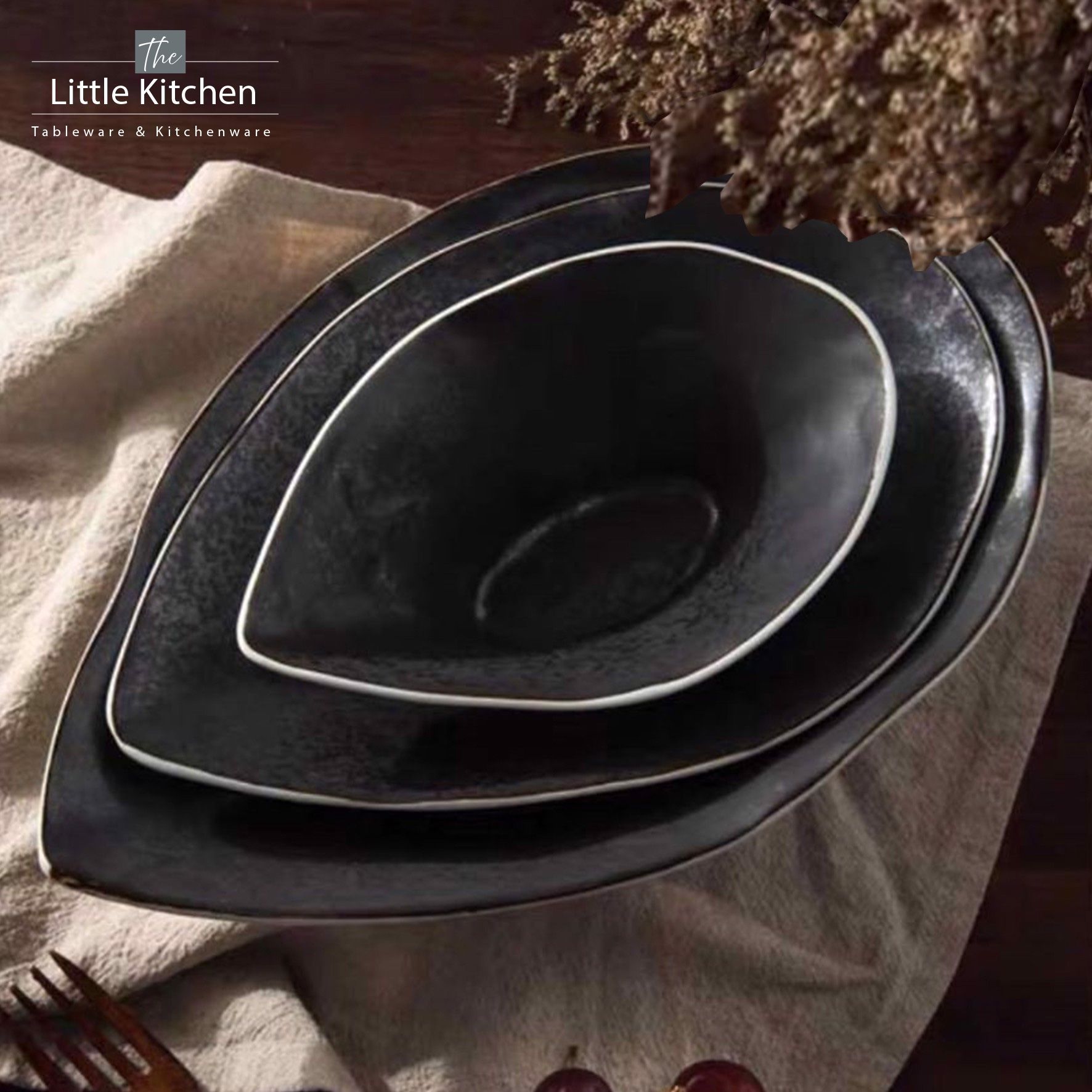 01 Bát lá nhũ nâu kích thước 12*20cm, màu sắc sang trọng, chất liệu gốm cao cấp, làm điểm nhấn vô cùng đẹp mắt trên bàn ăn