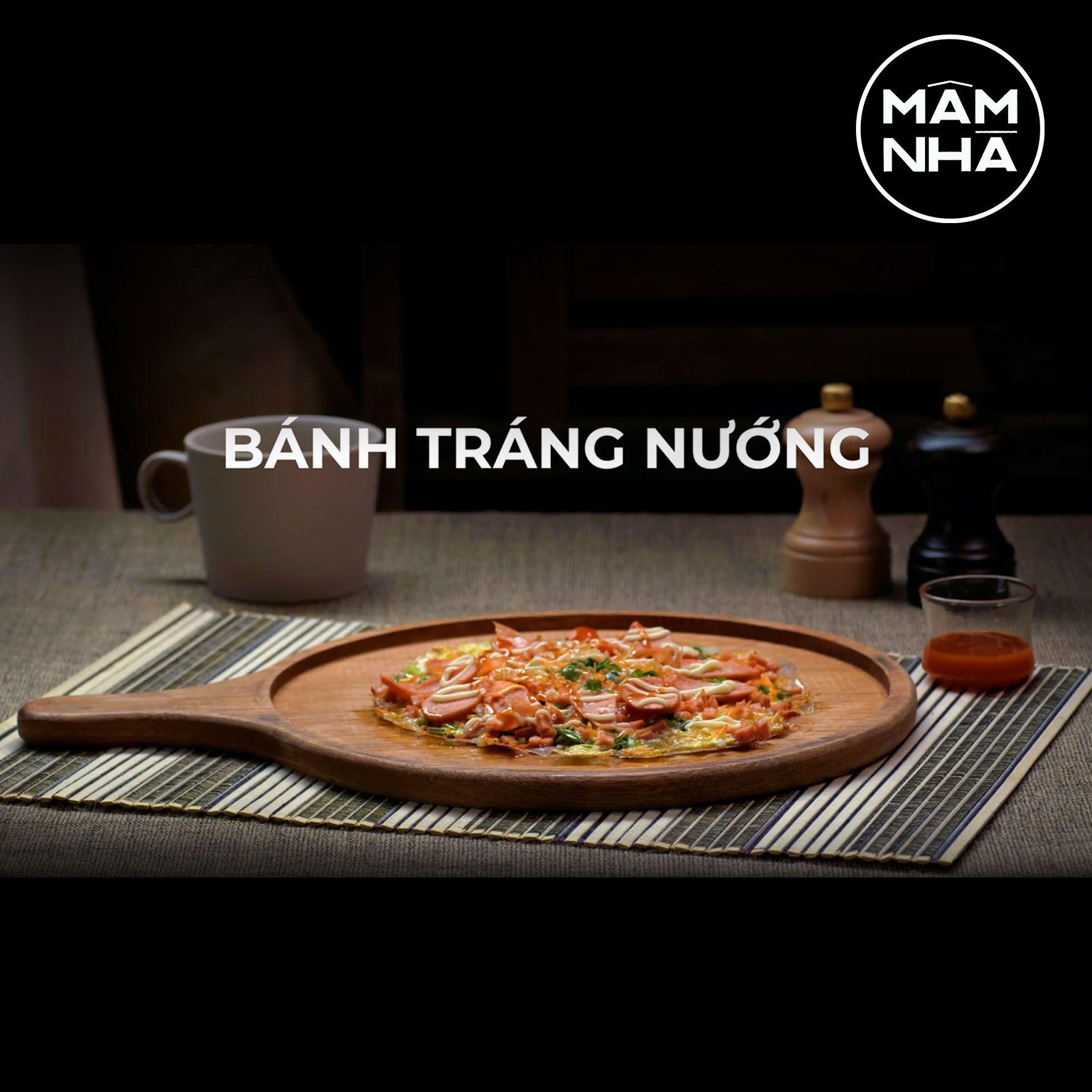 Thớt gỗ hình tròn có tay cầm kích thước 30*40cm.