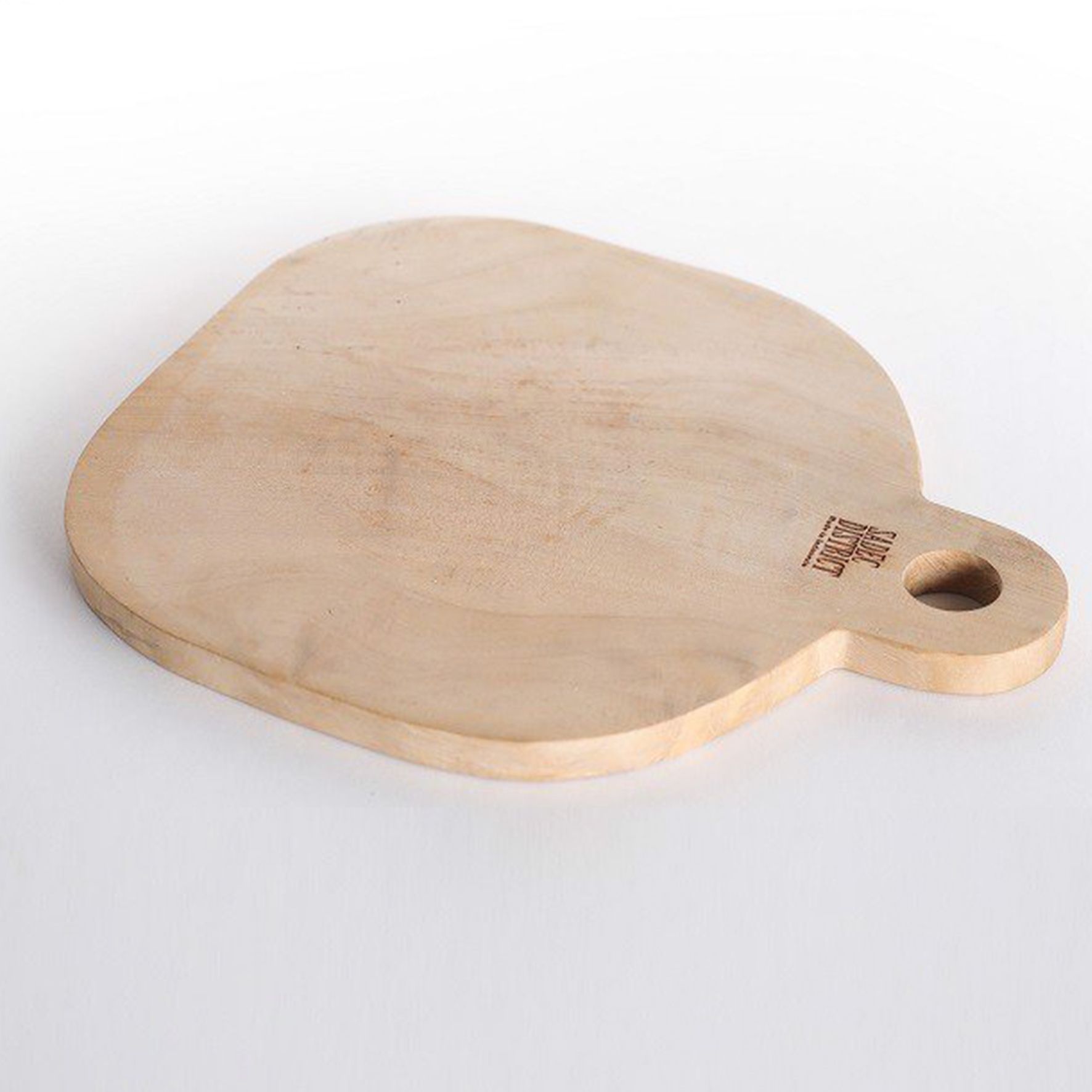 Thớt Indonesia, gỗ Teak cao cấp, có 2 kích thước: 23x23+5cm và 31x25cm. Bảo quản nơi khô ráo.