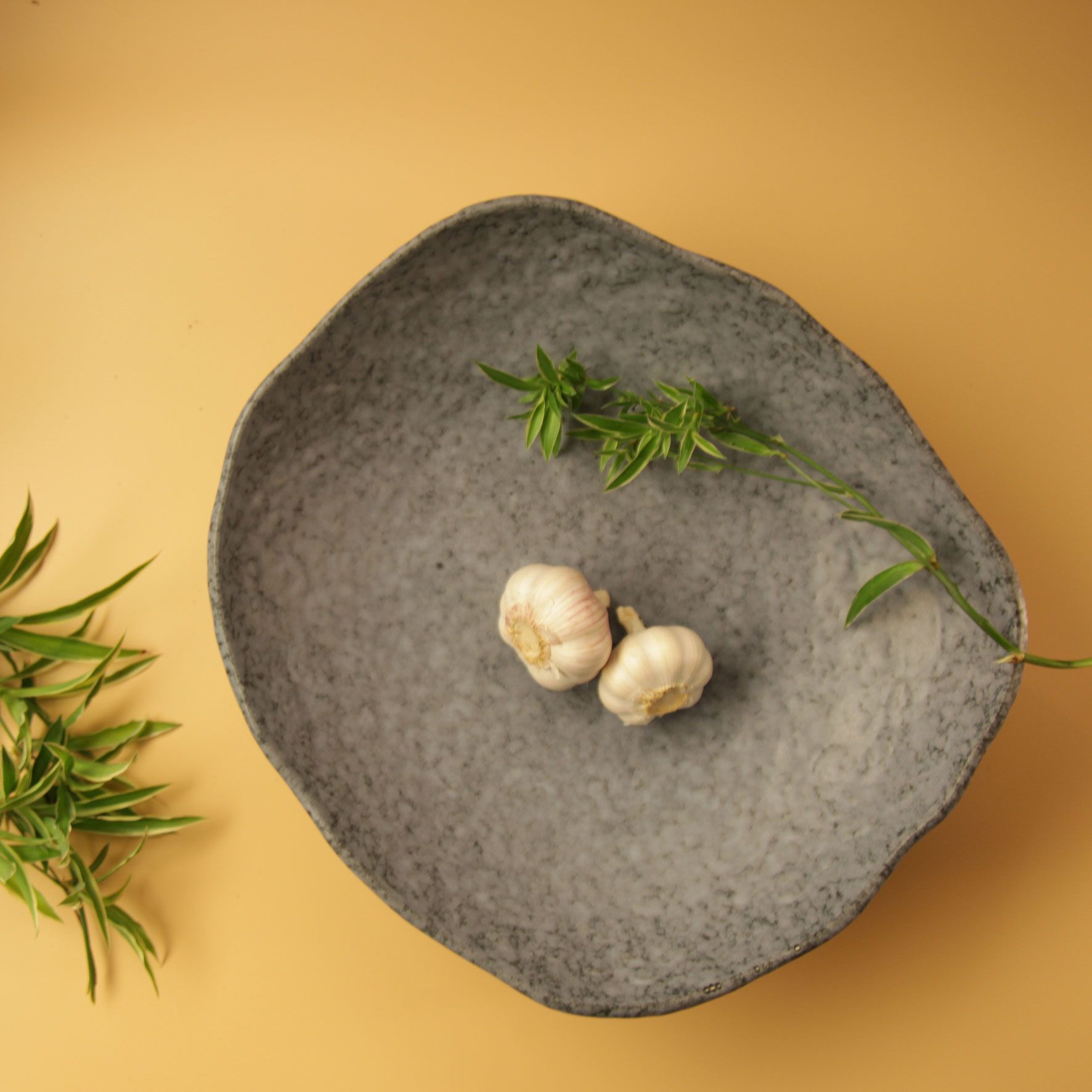 Đĩa đại màu xanh chất liệu sứ cao cấp, thiết kế độc đáo sử dụng trong nhiều món ăn
