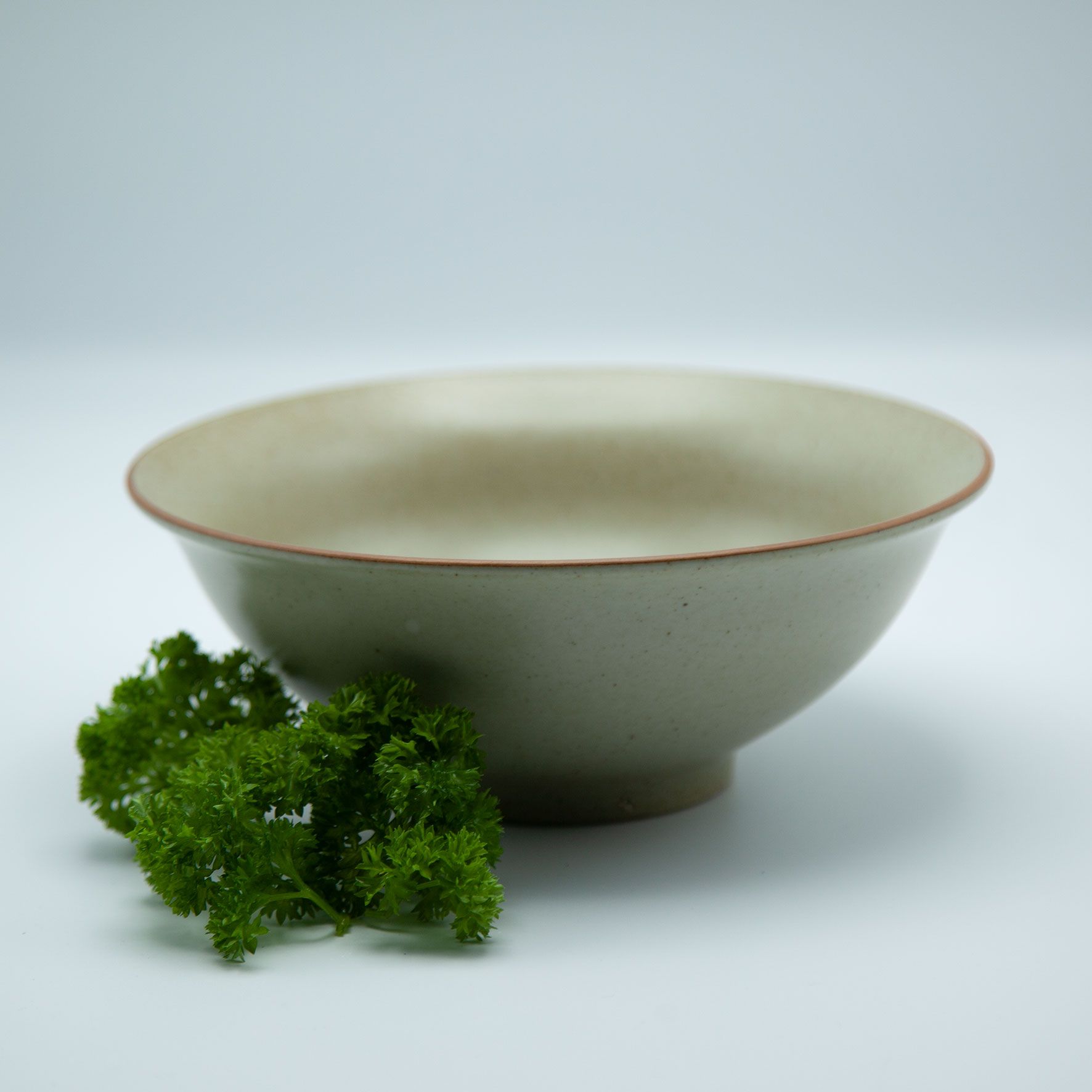 Bát chân cao nâu tiêu, chất liệu sứ cao cấp, kích thước 15cm
