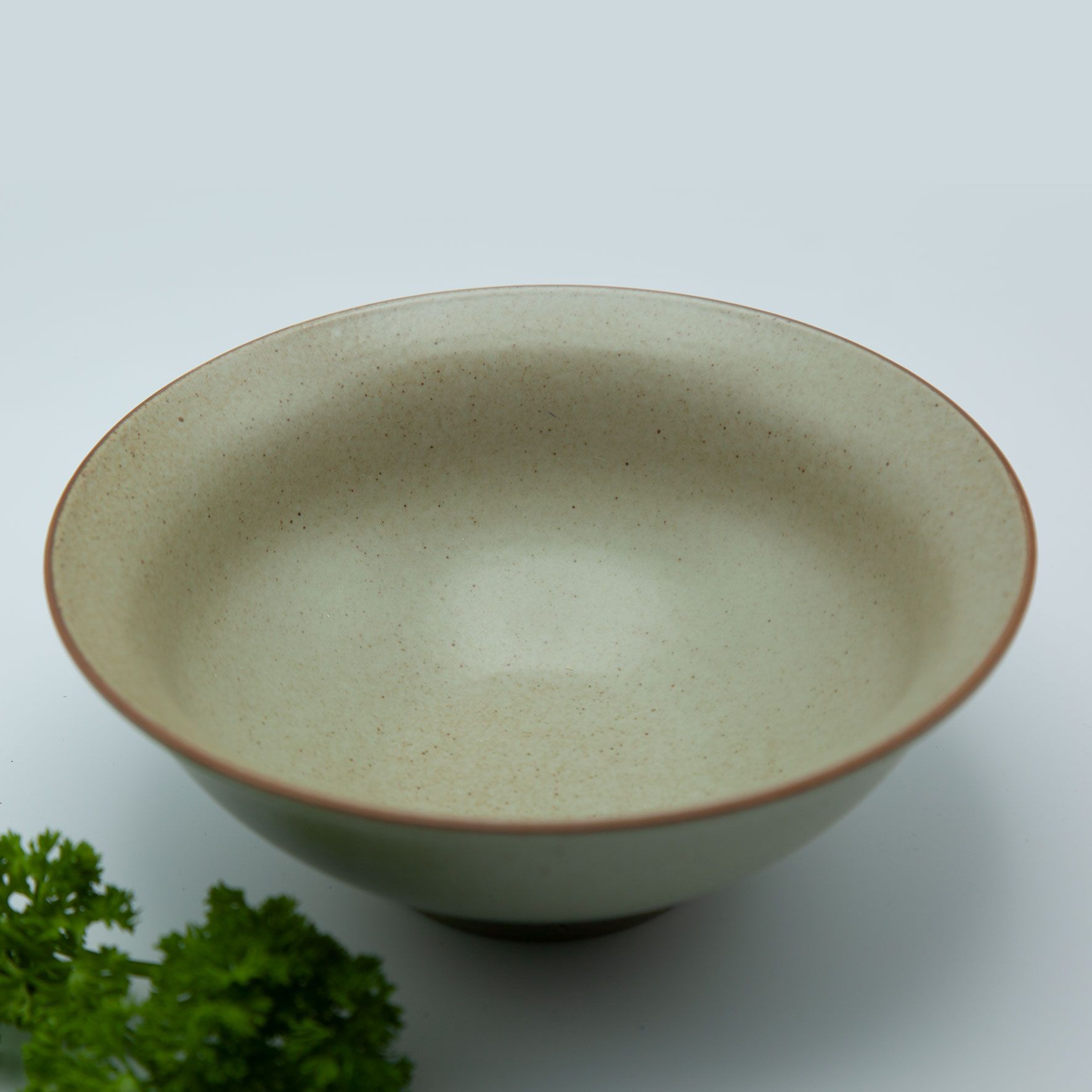 Bát chân cao nâu tiêu, chất liệu sứ cao cấp, kích thước 15cm
