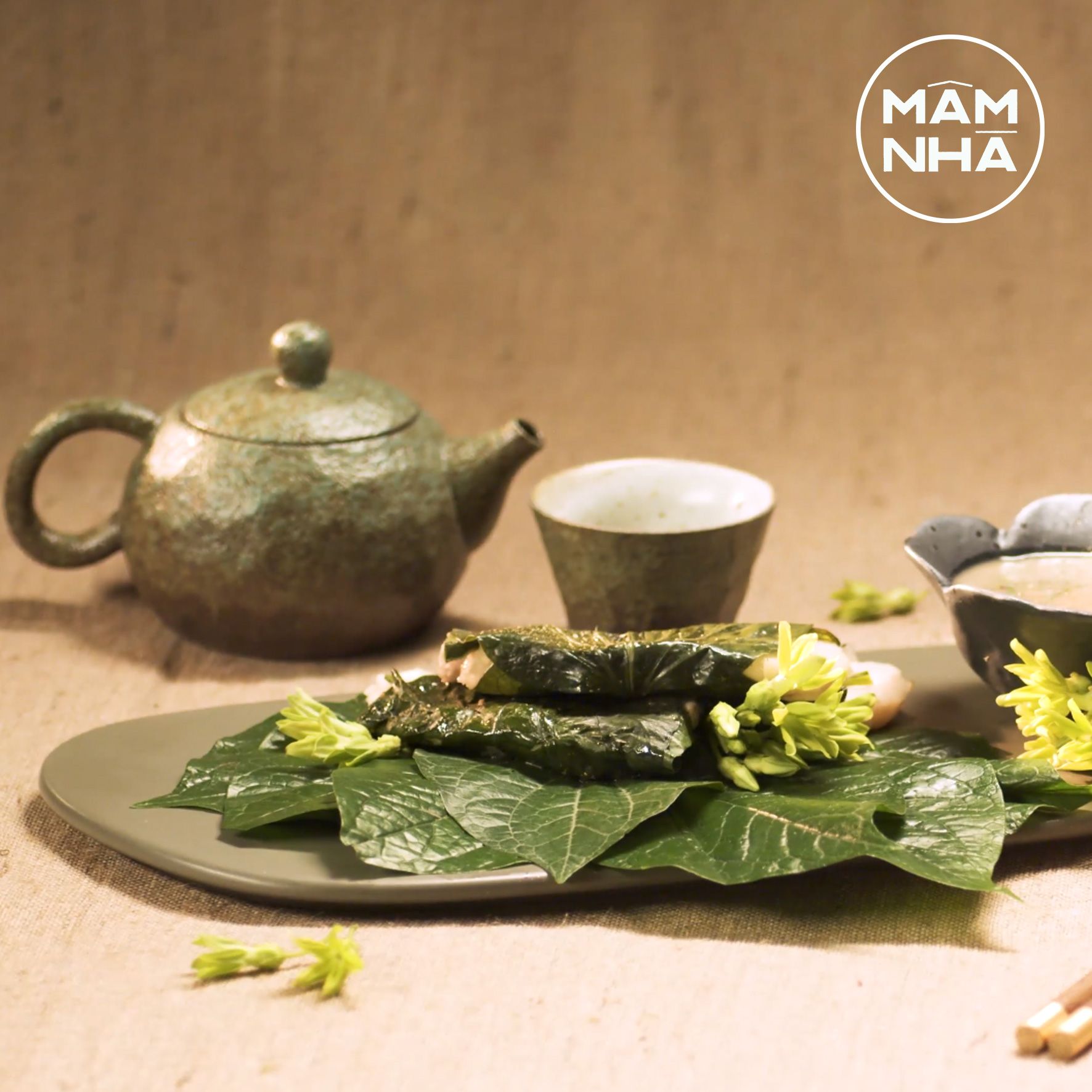Bộ trà 4 món xanh nâu, chất liệu cao cấp, thiết kế tinh tế.