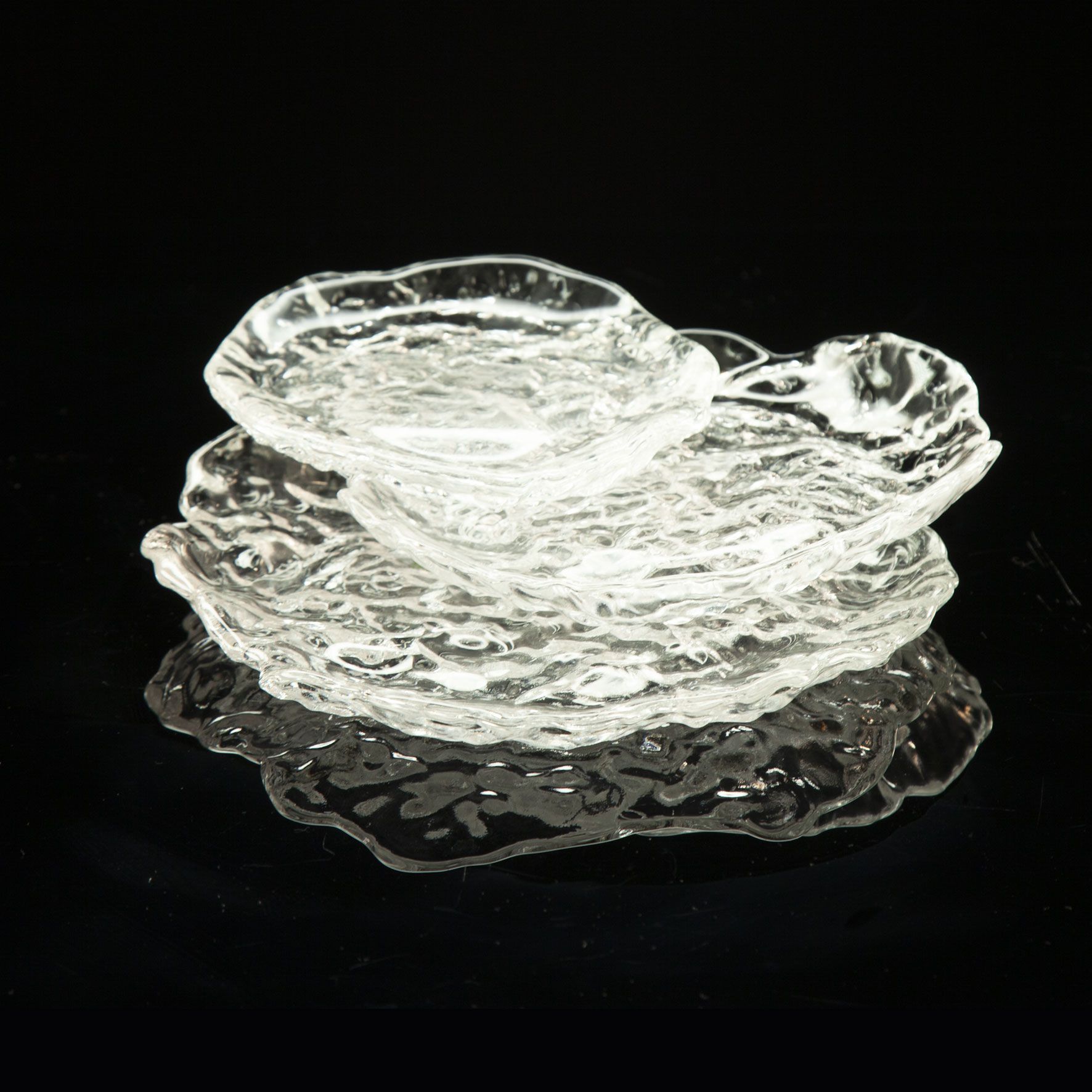 Đĩa băng chất liệu thủy tinh có 03 kích thước: 14cm, 18cm, 22cm.