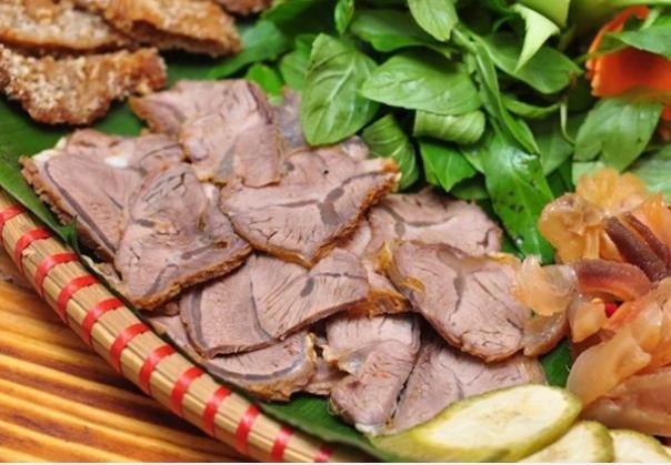 Bắp bò Úc thái sẵn 249,000₫ /1kg, đóng khay 500g. Bán hàng từ 8h-20h. Thanh toán COD.