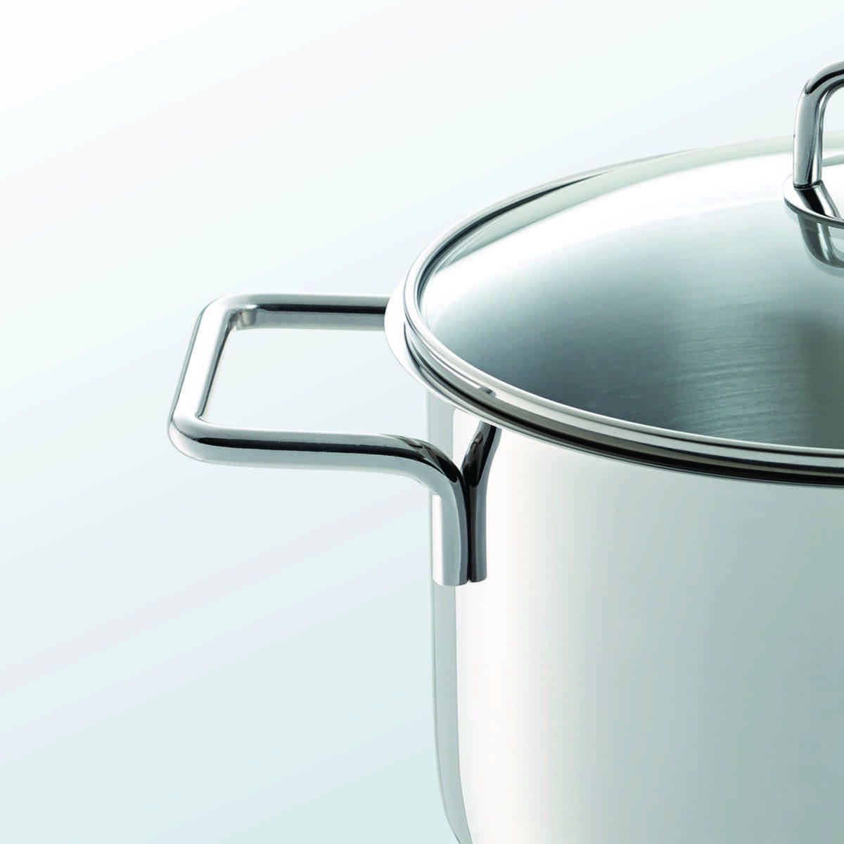 Bộ nồi Đức inox cao cấp Fissler Hamburg 4 món. Chất lượng sản phẩm vượt trội, trợ thủ cao cấp cho gian bếp nhà bạn.