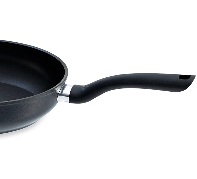 Chảo chống dính Đức Fissler Cenit Induction 20/24/28cm. Vật liệu nhôm đúc cao cấp. Dùng tốt trên mọi loại bếp.