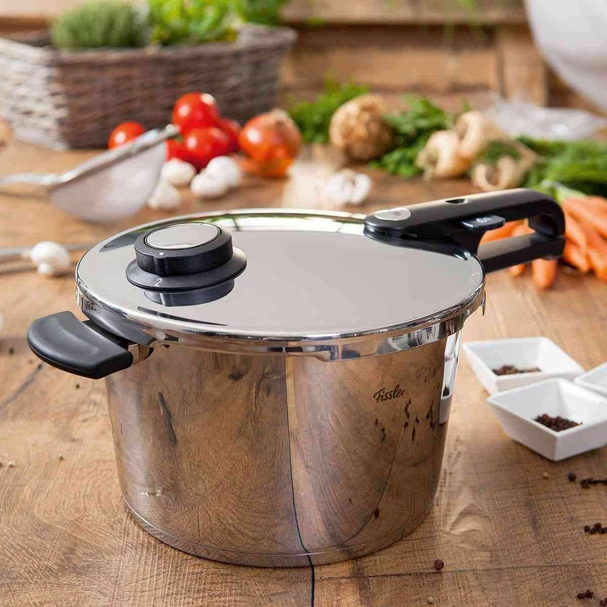  Nồi áp suất Fissler Vitavit Premium đường kính 22cm, dung tích 4.5L & 6L. An toàn, thân thiện, dễ dàng sử dụng, tiện lợi và nhanh chóng với việc nấu ăn hàng ngày. 