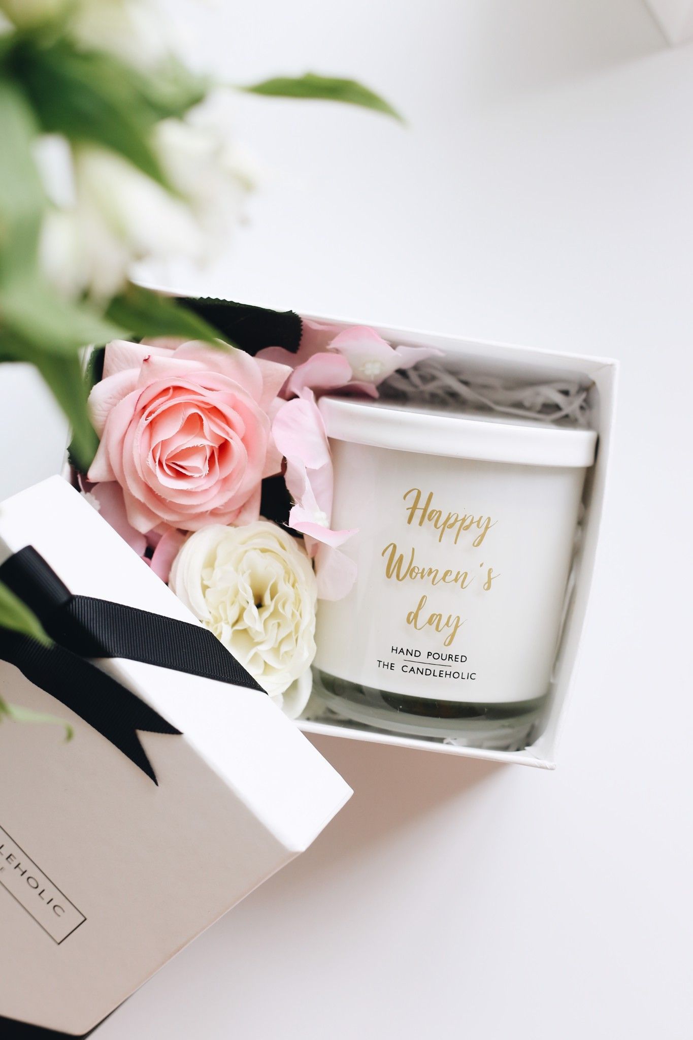 FLOWER GIFT SET: Hộp quà nến thơm và hoa lụa