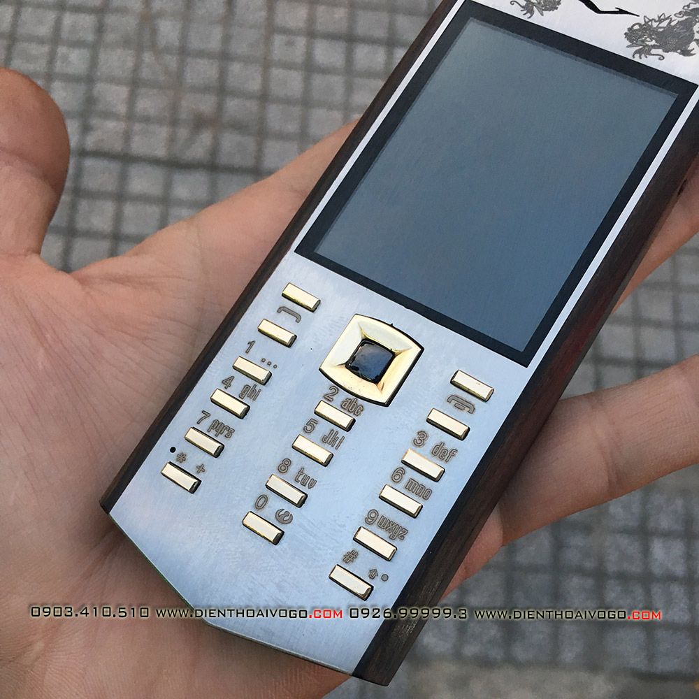 Điện thoại hợp kim Nokia 515